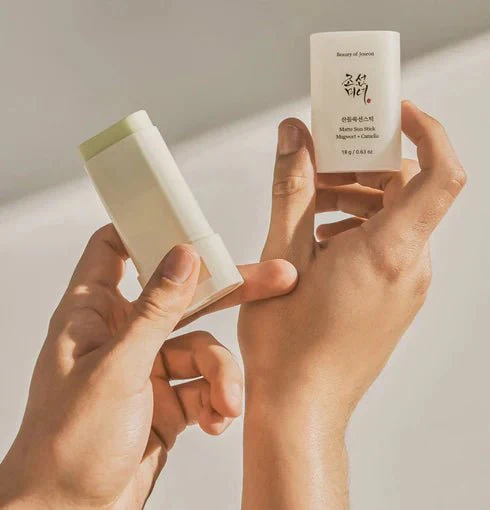 Matte Sun Stick : Mugwort + Camelia SPF50+ [18g] - Image 4